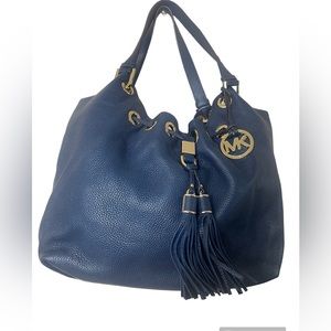 NWT Michael Kors women classic blue shoulder/hobo bag 
Measurement: 13x11.5”